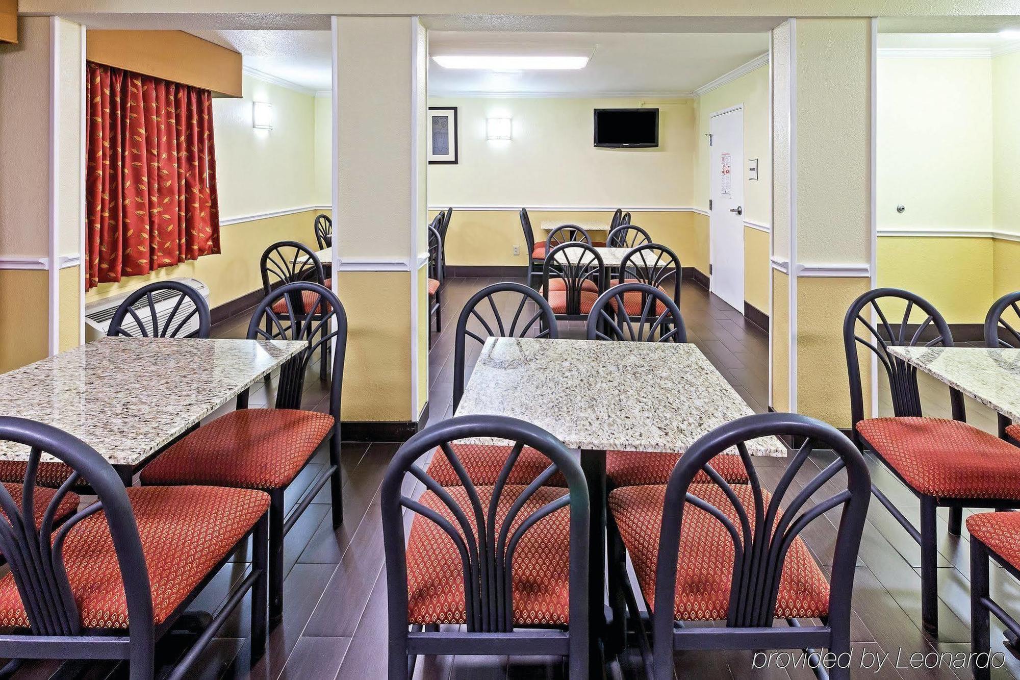 Hotel La Quinta By Wyndham Brooks Base 3*