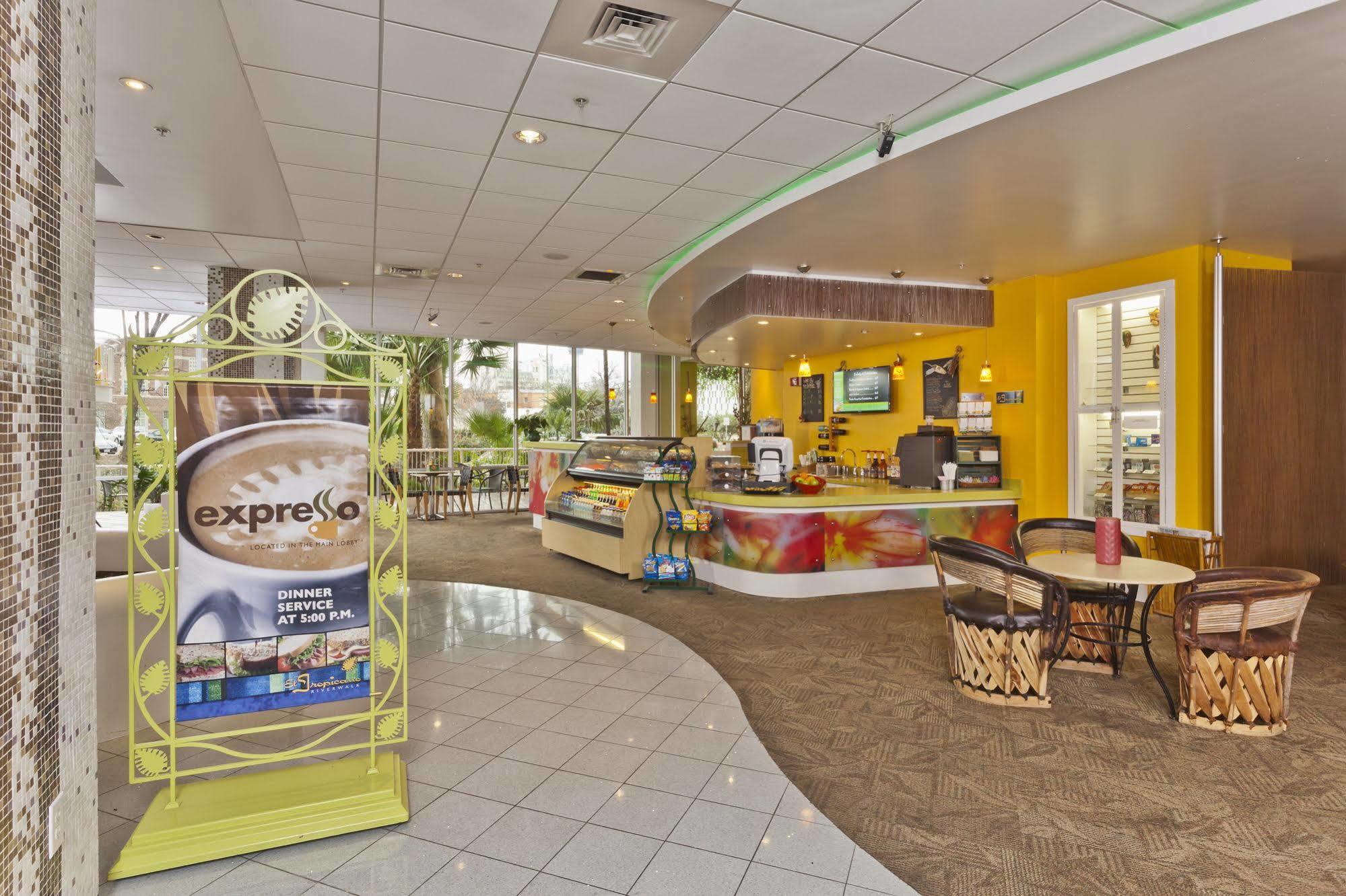 El Tropicano Riverwalk Hotel 3*