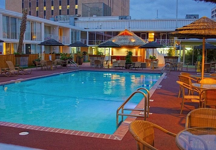 El Tropicano Riverwalk 3*