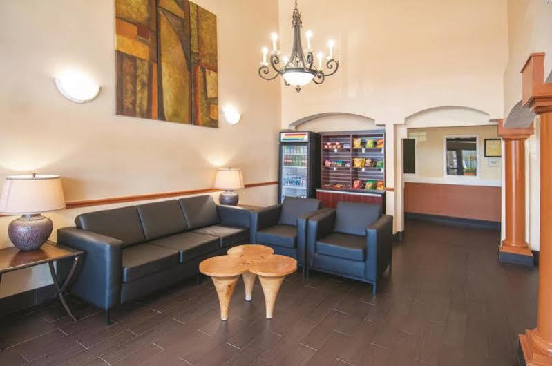 La Quinta By Wyndham Brooks Base 3* San Antonio