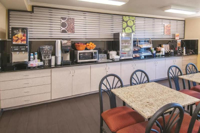 Hotel La Quinta By Wyndham Brooks Base San Antonio