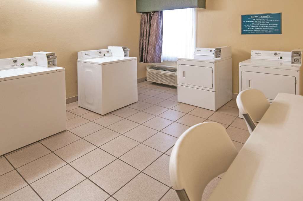 Hotel La Quinta By Wyndham Brooks Base San Antonio