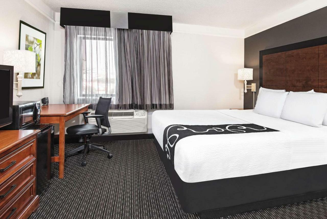Hotel La Quinta & By Wyndham Riverwalk