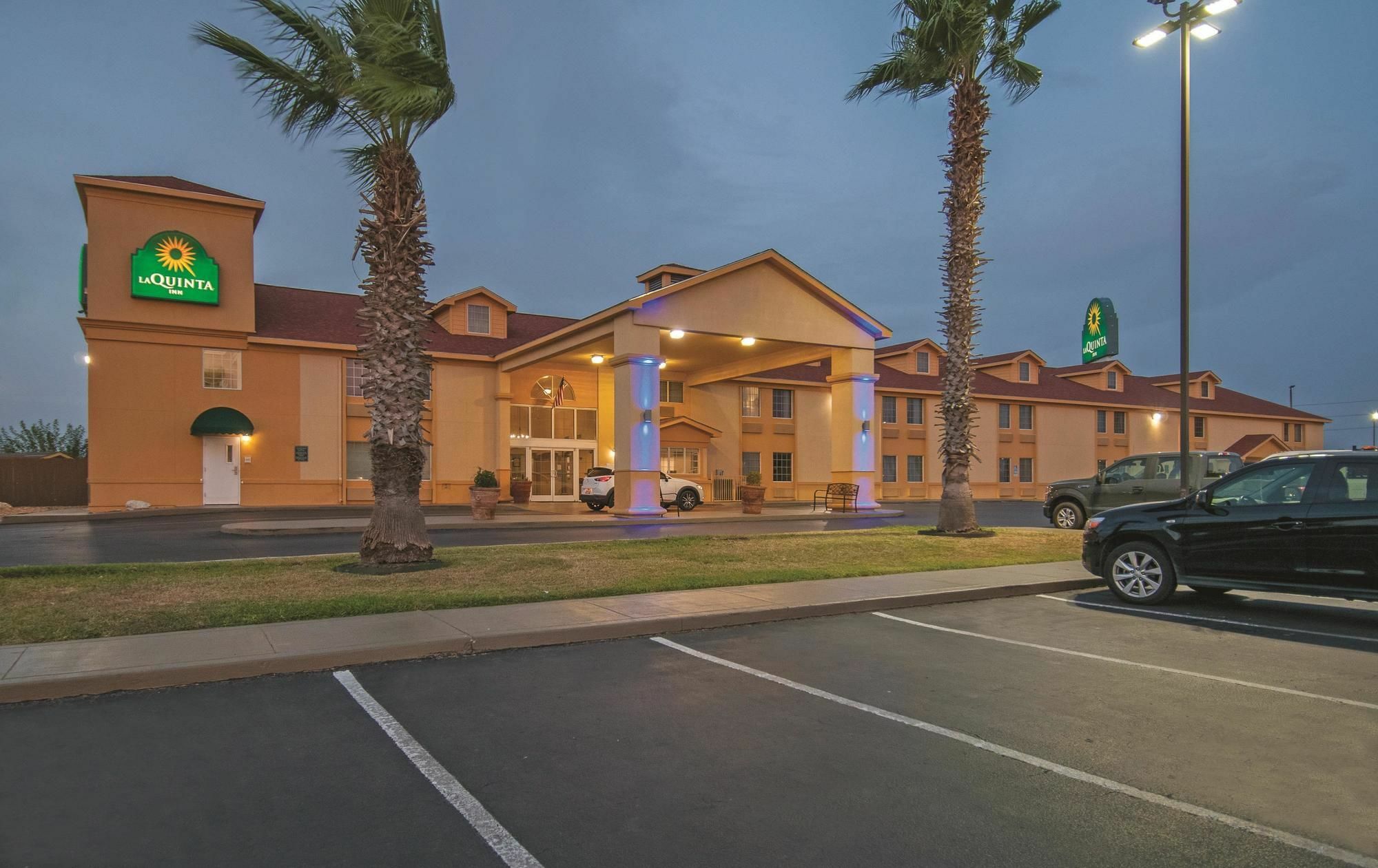 La Quinta By Wyndham Brooks Base Hotel