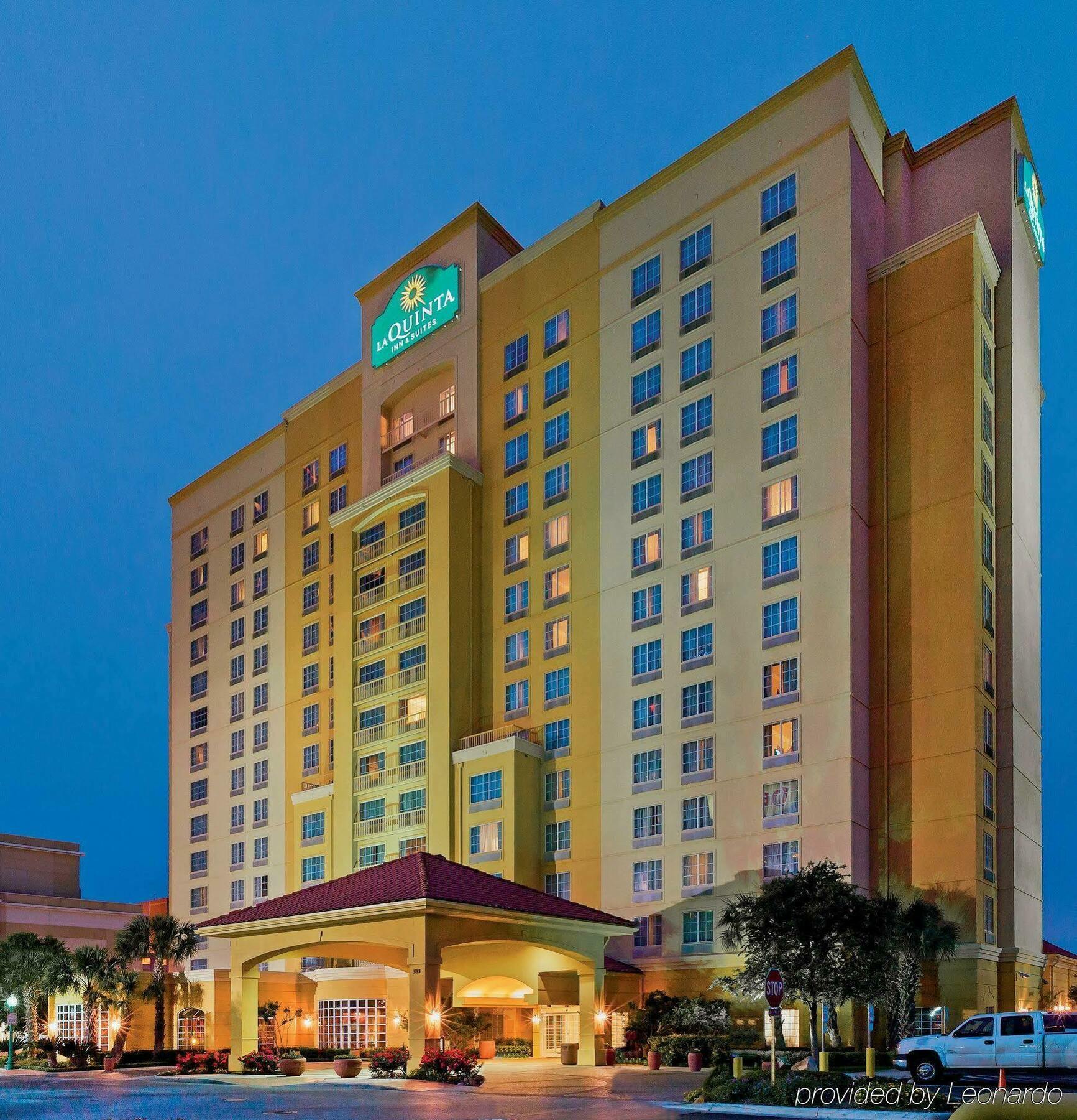 La Quinta & By Wyndham Riverwalk Hotel