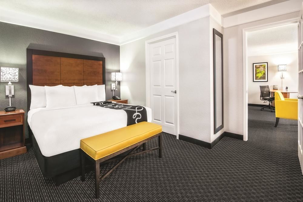 Hotel La Quinta & By Wyndham Riverwalk