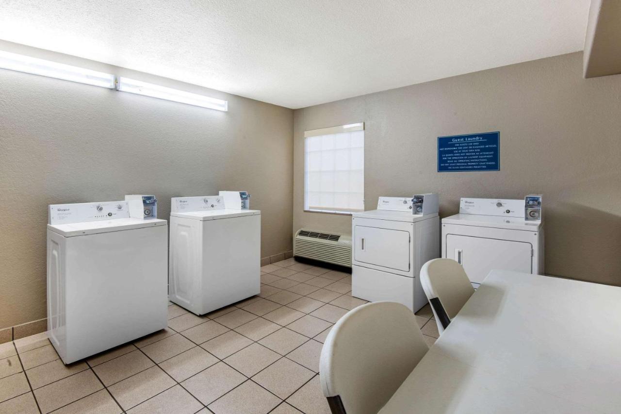 Hotel La Quinta By Wyndham Brooks Base