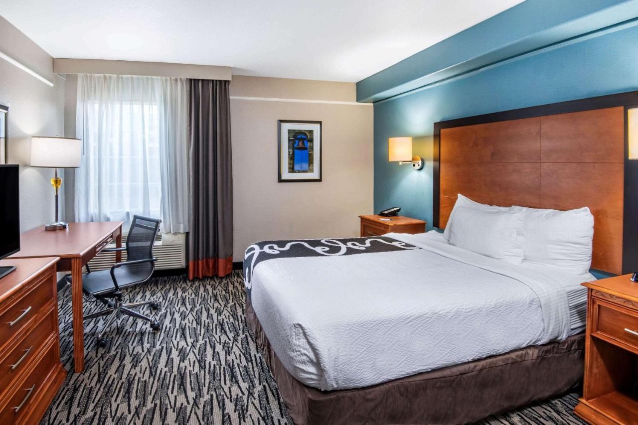 La Quinta By Wyndham Brooks Base San Antonio