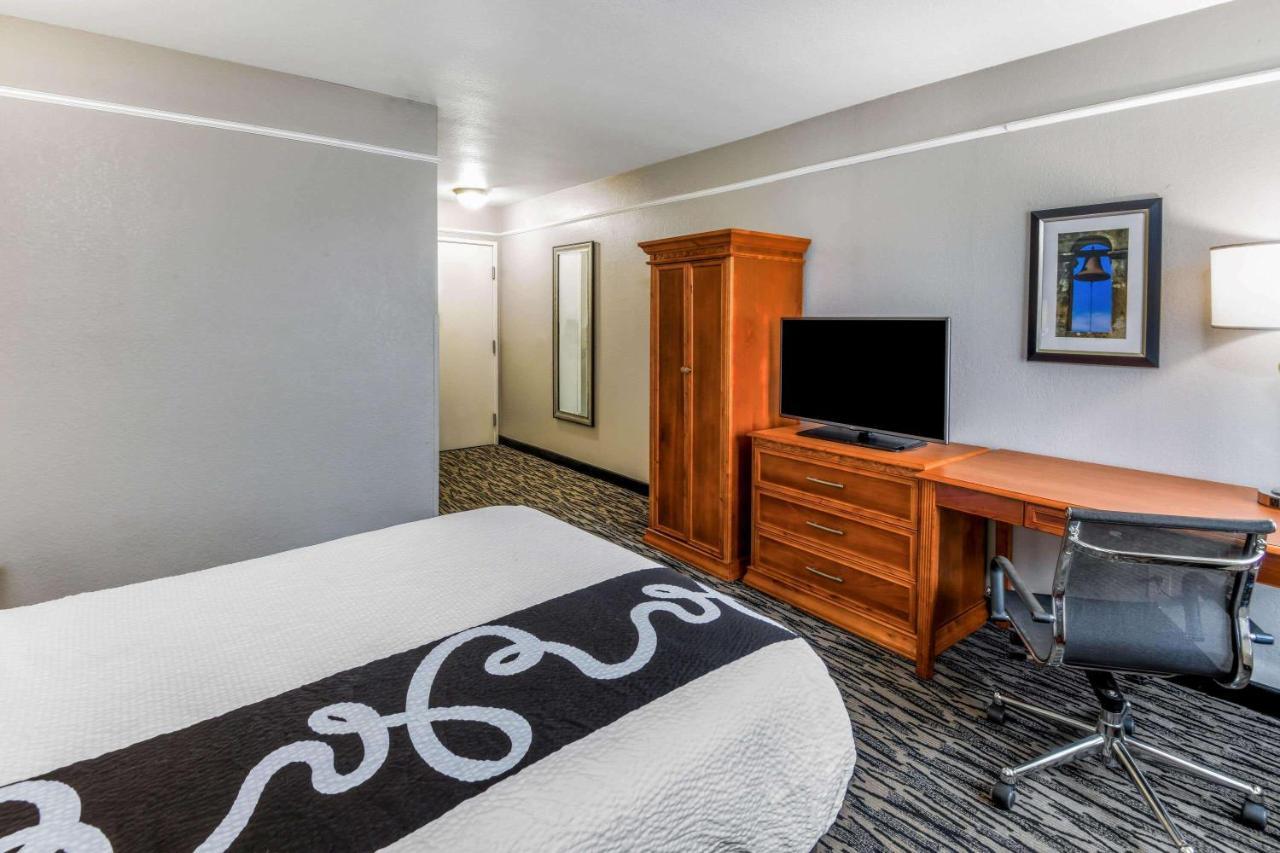 La Quinta By Wyndham Brooks Base Hotel