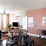Wanderjaunt - Southtown Apartments