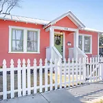 Dazzling 3 Br2 Ba Home Near Downtown Tower Americas