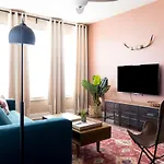 Wanderjaunt - Southtown Apartments