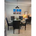 Stunning Cozy Downtown Guesthouse