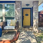 San Antonio Family Home With Game Room And Fire Pit!