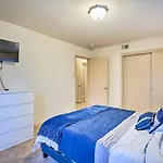 Cozy Home With Patio, 1 Mi To Airport!