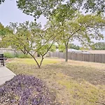 Cozy Home With Patio, 1 Mi To Airport!