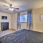 Cozy Home With Patio, 1 Mi To Airport!