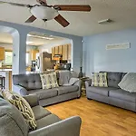 San Antonio Getaway About 18 Mi To Dtwn And Pool!