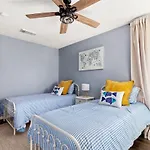 The Blue Haus - Game Room - Patio - Fast Wi-Fi