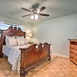 Lovely San Antonio Home About 13 Mi To Downtown!