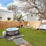 Spacious Lux 3Br 3Ba Home W 12 Arcade Games & Hottub- W Private Garage & Private Backyard