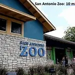 Argo Haeuschen In Alamo Heights