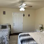 Walk To The Alamodome! Sleeps 6, Pet Friendly