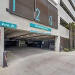 Radiant Condo On The Riverwalk 1325