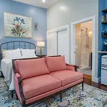 Exquisite Studio Guesthouse Near Downtowns Core