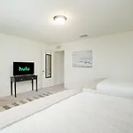 Rare Find Luxurious Home Sleeps 13 With Family Fun
