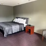 Hallmark Inn And Suites