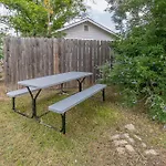 Free Parking, Walk To Botanical Garden, Ps4, Grill, Private Fenced Backyard, Pets Allowed