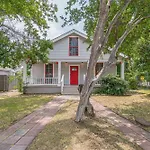 Free Parking, Walk To Botanical Garden, Ps4, Grill, Private Fenced Backyard, Pets Allowed