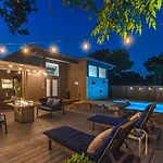 Serene Pool & Firepit In Stunning Home By Airport