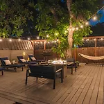 Serene Pool & Firepit In Stunning Home By Airport