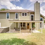 Dog-Friendly Live Oak Home With Hot Tub And Game Room!