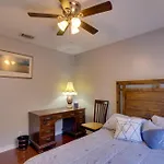 San Antonio Abode With Spacious Backyard And Deck