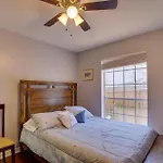 San Antonio Abode With Spacious Backyard And Deck