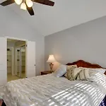 San Antonio Abode With Spacious Backyard And Deck