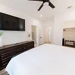 The Palm By The Pearl