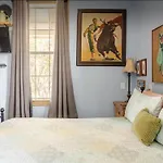 Cozy & Private Studio Guesthouse Near Downtown