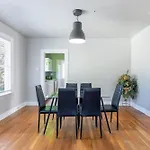 2 Bedroom Unit Near Downtown