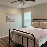 Modern 3B2B Home Near Lackland And Downtown