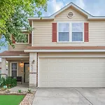 Newly Renovated! Spacious 4 Bedroom House 5 Min To La Cantera & Six Flags