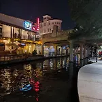 San Antonio Tx Condo On Riverwalk W King Ste,Pets
