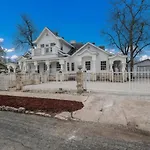 Stunning 6Br Victorian Sleeps 25
