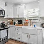 Clover House 3Bdrs Downtown Alamo Riverwalk Pearl Frost Center