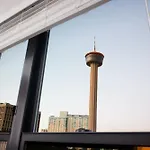 Spacious 2Br W Gym, Parking Near Rvrwalk & Dome
