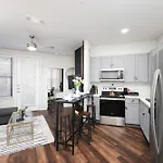 Relaxing 1Br W Gym & Parking Near Rvrwalk & Dome