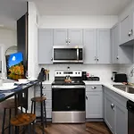 Relaxing 1Br W Gym & Parking Near Rvrwalk & Dome